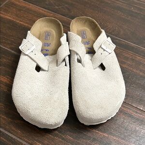 Birkenstock Suede Slippers - Light beige